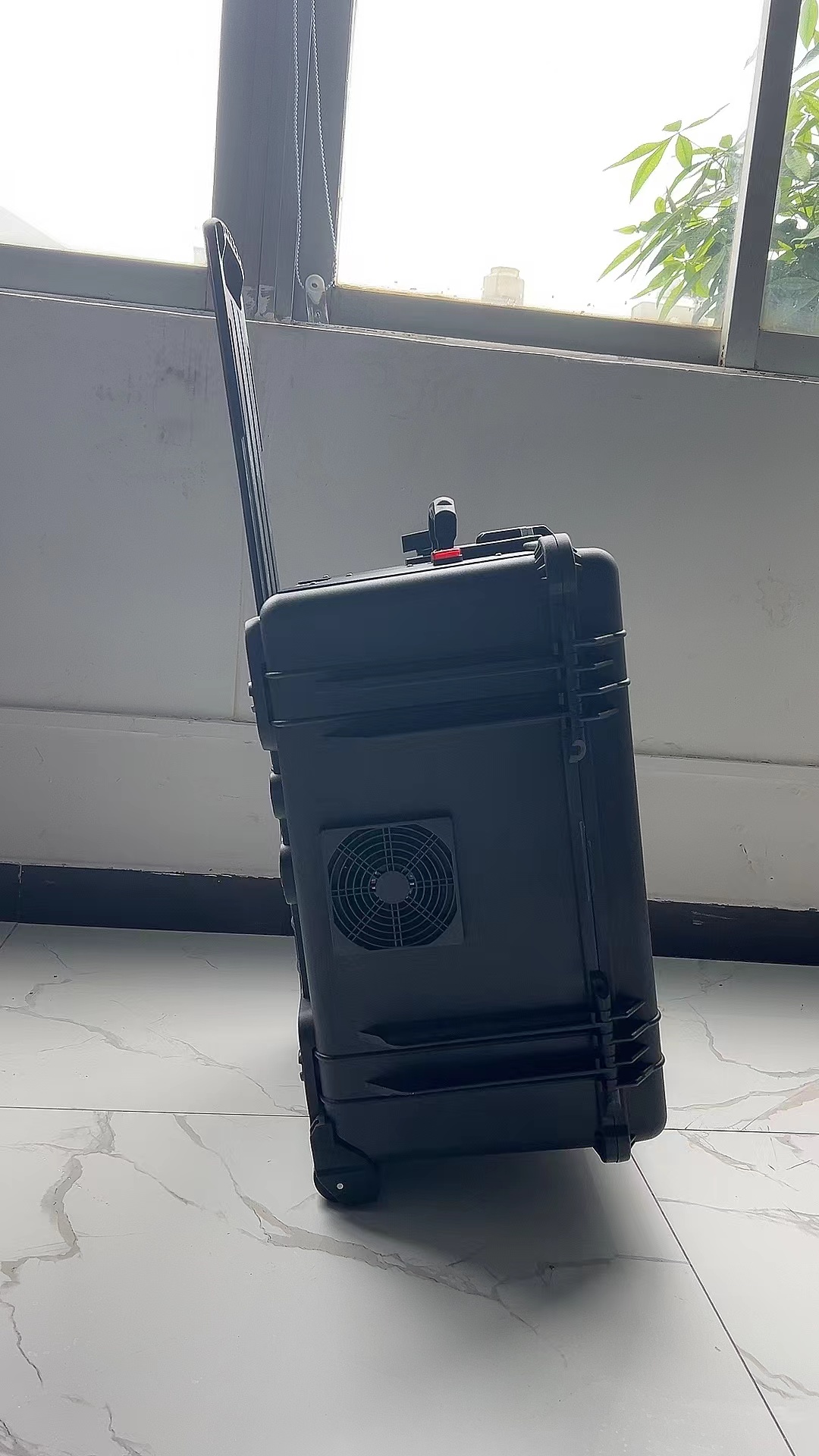 措美手拉箱型移动通信干扰器